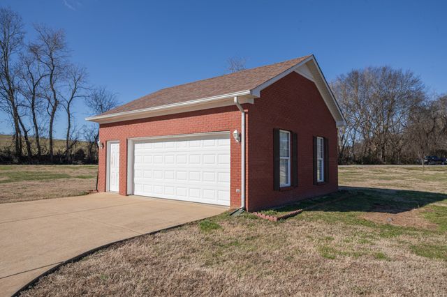 2200 Crescentview Rd, Pulaski, TN 38478