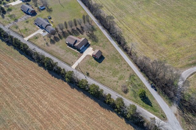 2200 Crescentview Rd, Pulaski, TN 38478