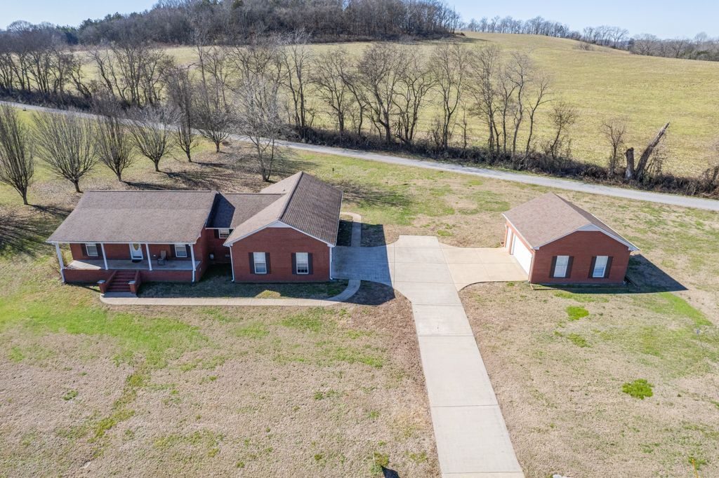 2200 Crescentview Rd, Pulaski, TN 38478