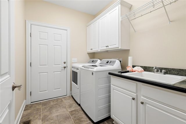 1901 N Regent Park Drive, Bellbrook, OH 45305
