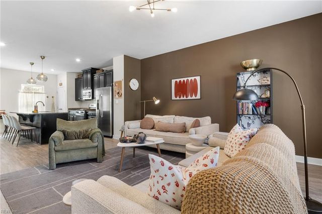 931 Centurion CIR, Chesapeake, VA 23323