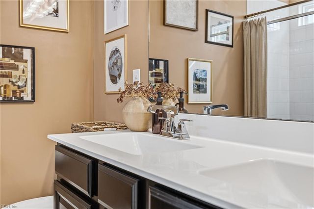 931 Centurion CIR, Chesapeake, VA 23323