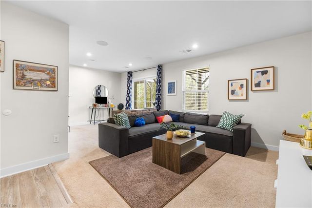 931 Centurion CIR, Chesapeake, VA 23323