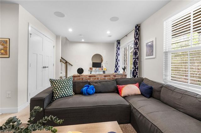 931 Centurion CIR, Chesapeake, VA 23323