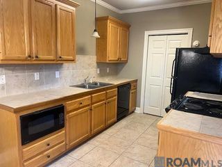 828 Meadow Bend Dr #C, Baton Rouge, LA 70820