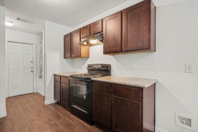 1255 E Davis Avenue, Fort Worth, TX 76104