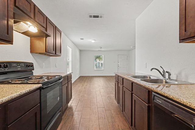 1255 E Davis Avenue, Fort Worth, TX 76104