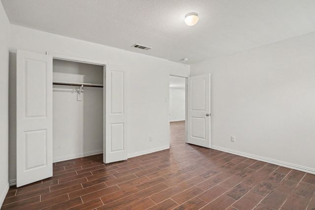 1255 E Davis Avenue, Fort Worth, TX 76104