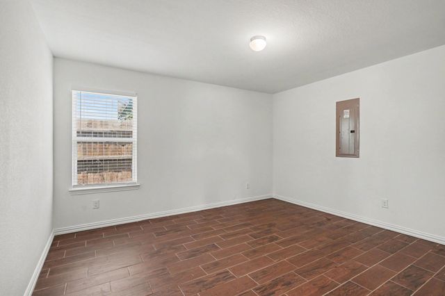 1255 E Davis Avenue, Fort Worth, TX 76104