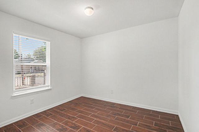 1255 E Davis Avenue, Fort Worth, TX 76104