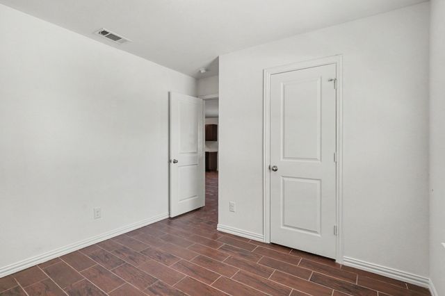1255 E Davis Avenue, Fort Worth, TX 76104
