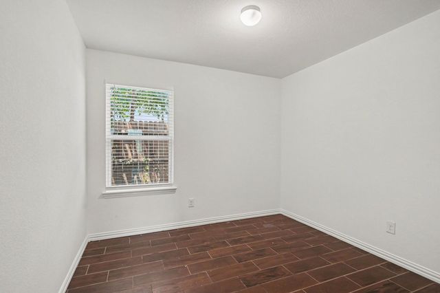 1255 E Davis Avenue, Fort Worth, TX 76104