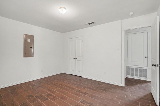 1255 E Davis Avenue, Fort Worth, TX 76104