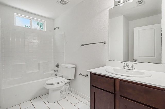 1255 E Davis Avenue, Fort Worth, TX 76104