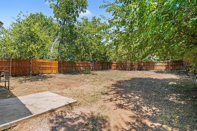 1255 E Davis Avenue, Fort Worth, TX 76104