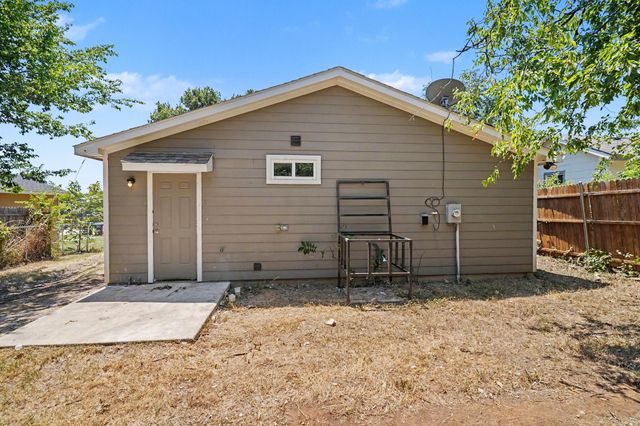 1255 E Davis Avenue, Fort Worth, TX 76104