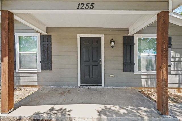 1255 E Davis Avenue, Fort Worth, TX 76104