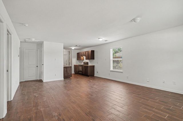 1255 E Davis Avenue, Fort Worth, TX 76104