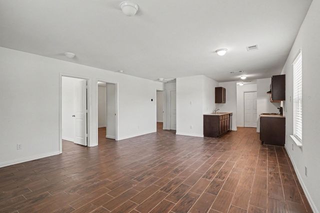 1255 E Davis Avenue, Fort Worth, TX 76104