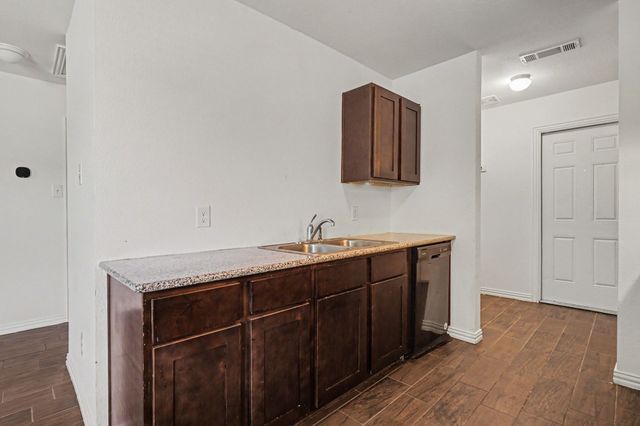 1255 E Davis Avenue, Fort Worth, TX 76104