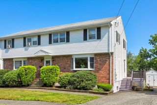 2 Keith Cir 2A, Woburn, MA 01801