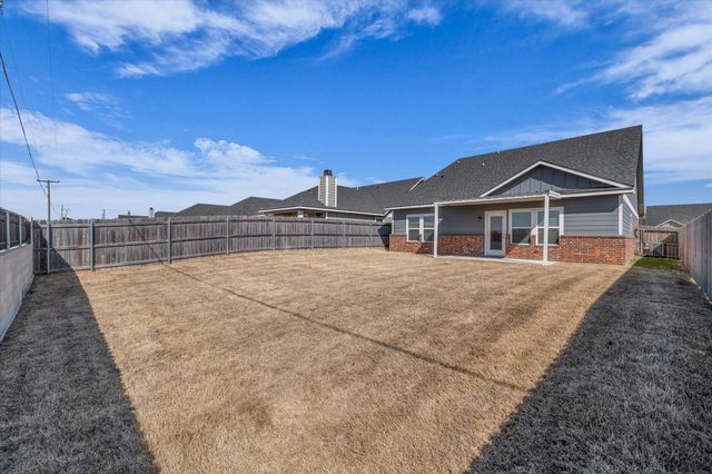 413 Travis Drive, Mcgregor, TX 76657