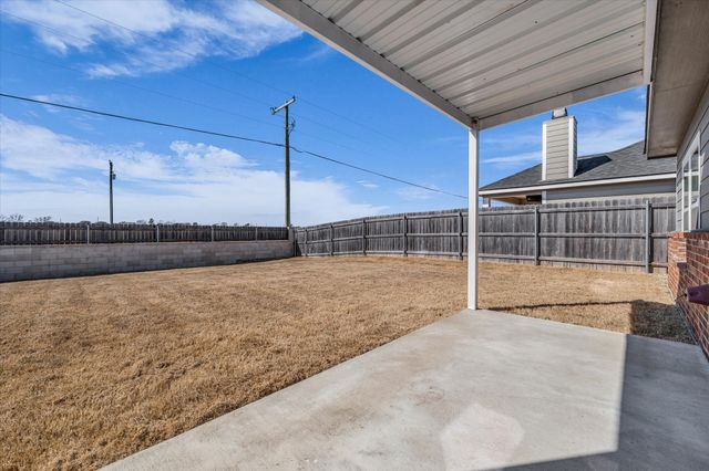 413 Travis Drive, Mcgregor, TX 76657