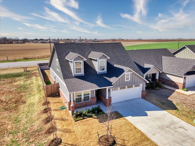 413 Travis Drive, Mcgregor, TX 76657