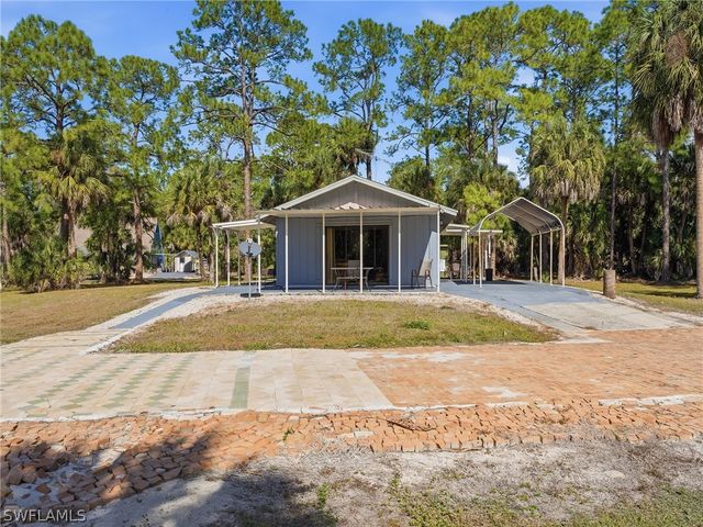 210 5th ST NW, Naples, FL 34120