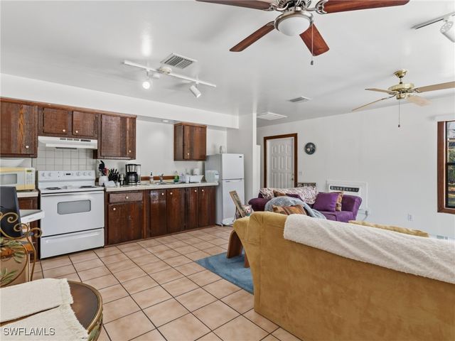 210 5th ST NW, Naples, FL 34120