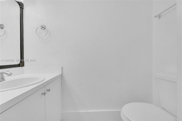 10900 SW 104th St 121, Miami, FL 33176