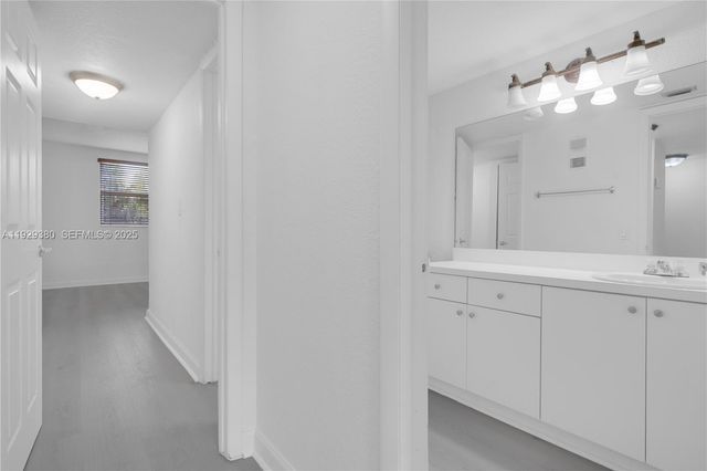 10900 SW 104th St 121, Miami, FL 33176