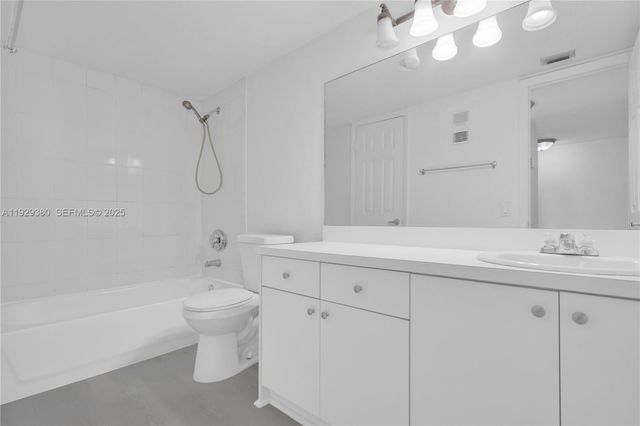 10900 SW 104th St 121, Miami, FL 33176