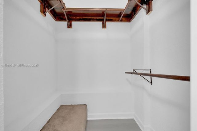 10900 SW 104th St 121, Miami, FL 33176