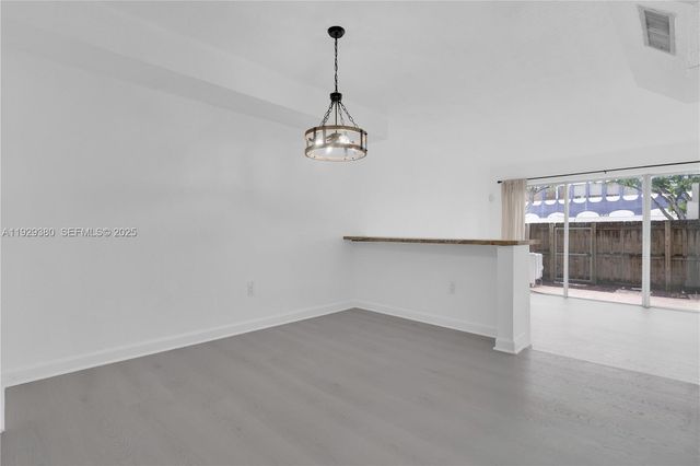 10900 SW 104th St 121, Miami, FL 33176