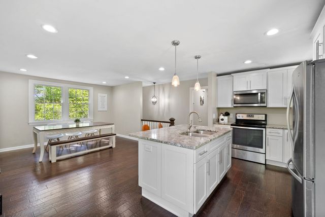 521 Rotary Hills Ct, Clarksville, TN 37043