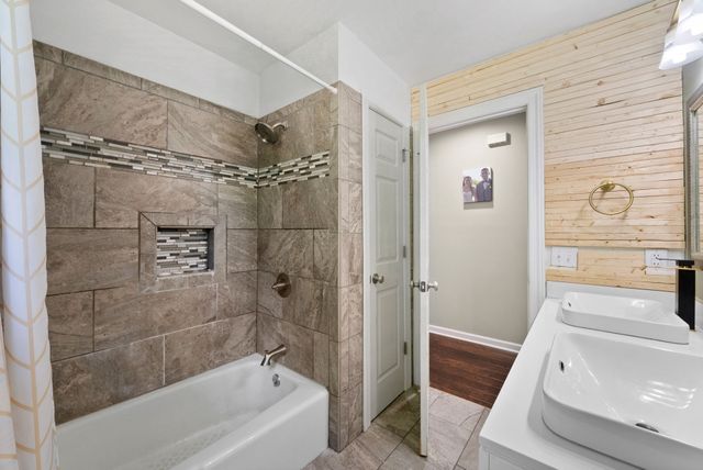 521 Rotary Hills Ct, Clarksville, TN 37043