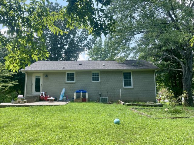 521 Rotary Hills Ct, Clarksville, TN 37043