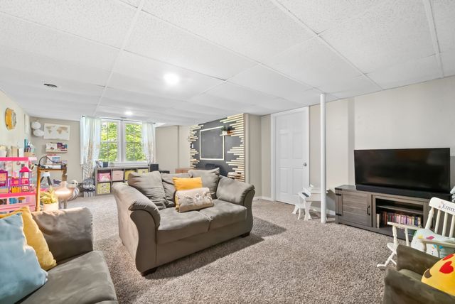 521 Rotary Hills Ct, Clarksville, TN 37043