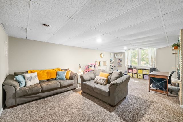 521 Rotary Hills Ct, Clarksville, TN 37043