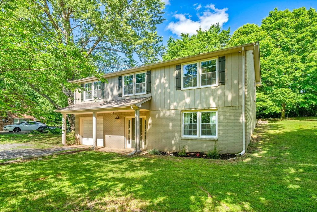 521 Rotary Hills Ct, Clarksville, TN 37043