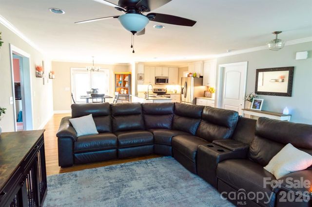 2422 23rd Street Drive NE, Hickory, NC 28601
