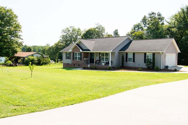 2422 23rd Street Drive NE, Hickory, NC 28601