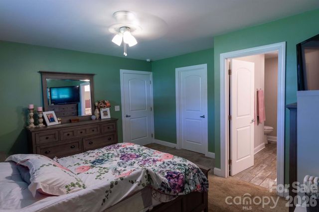 2422 23rd Street Drive NE, Hickory, NC 28601
