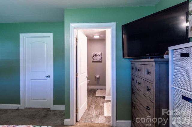 2422 23rd Street Drive NE, Hickory, NC 28601