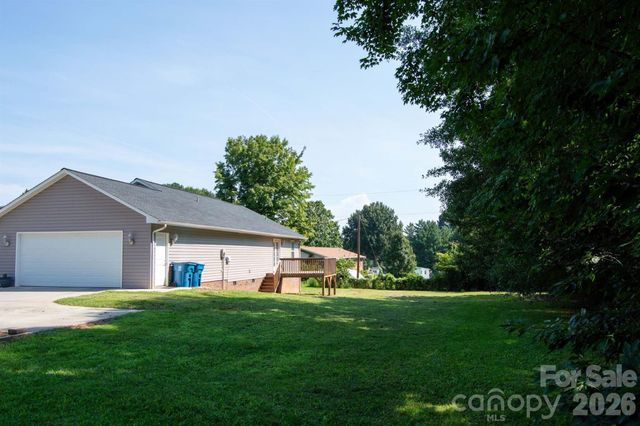 2422 23rd Street Drive NE, Hickory, NC 28601