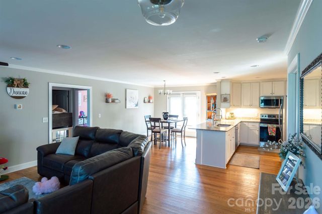 2422 23rd Street Drive NE, Hickory, NC 28601