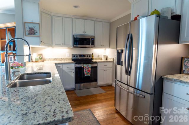 2422 23rd Street Drive NE, Hickory, NC 28601