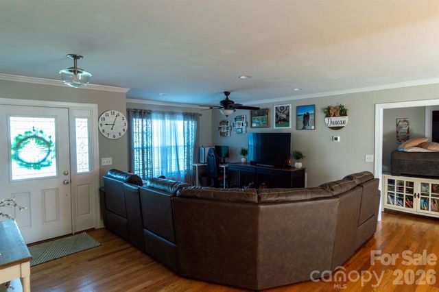 2422 23rd Street Drive NE, Hickory, NC 28601