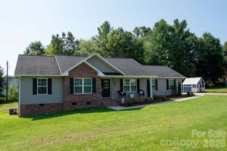 2422 23rd Street Drive NE, Hickory, NC 28601